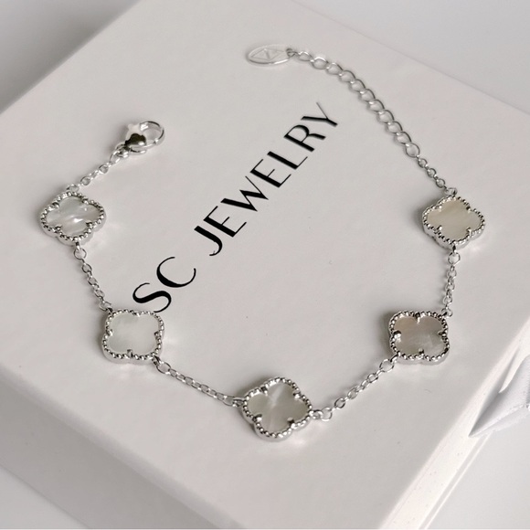 Petite Clover Bracelet Mother of Pearl & Real Zircon Double Sided - Picture 3 of 10